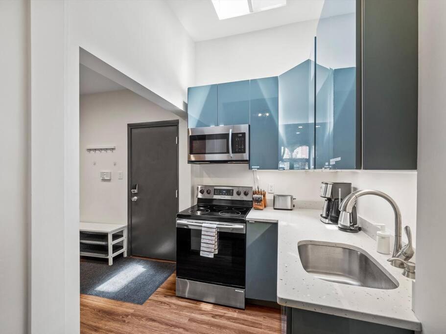 Apartment Luxury And Stylish 2bedroom On Carson, South Flats, Pittsburgh