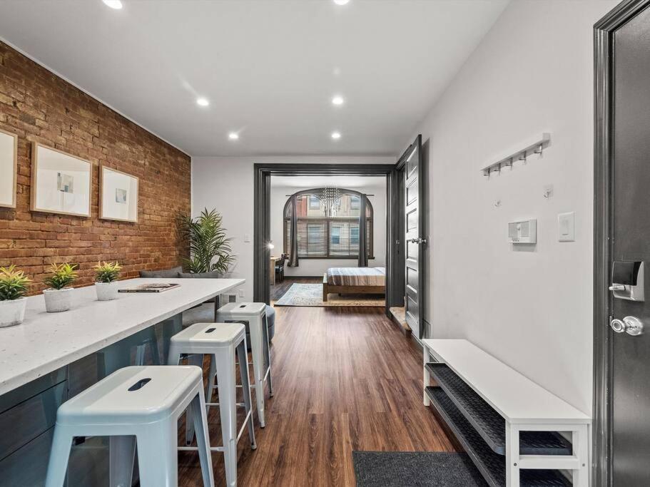Apartment Luxury And Stylish 2bedroom On Carson, South Flats, Pittsburgh