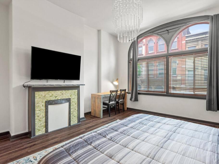 Apartment Luxury And Stylish 2bedroom On Carson, South Flats, Pittsburgh